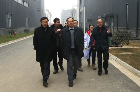 clip_image002.jpg 說(shuō)明: E:\畜科\會(huì )議報道\20150122省科技廳副廳長(cháng)韓忠成赴飼料產(chǎn)研院考察調研\news-1.jpg